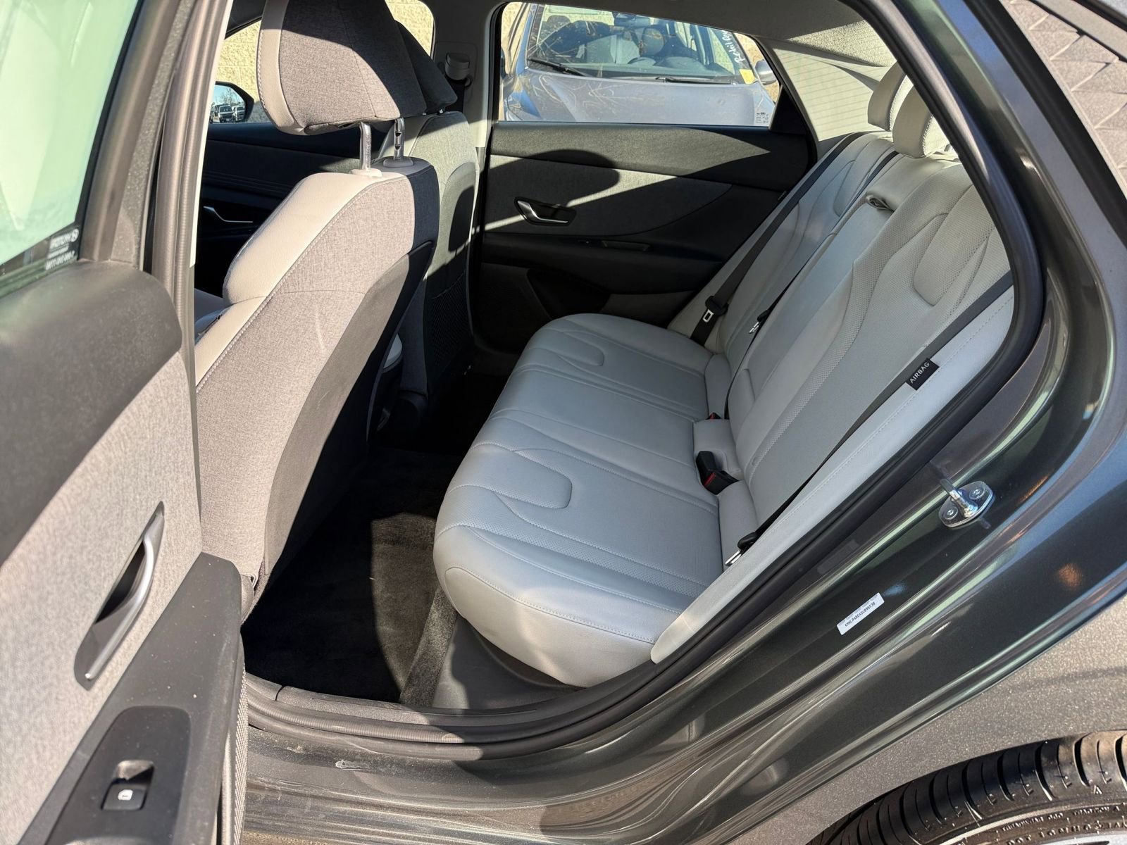 Used 2025 Hyundai Elantra Limited image 28