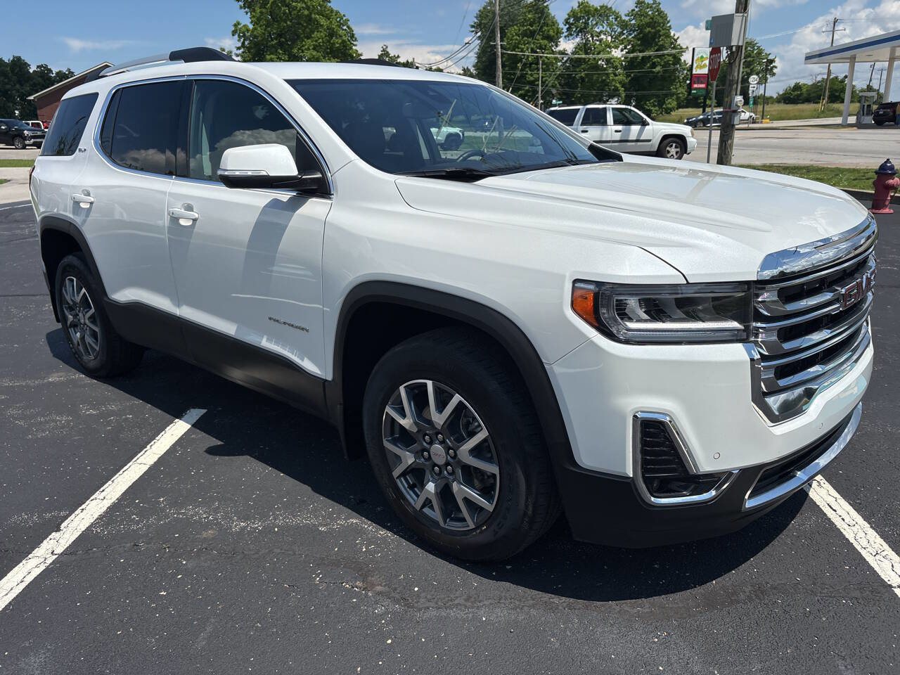 Used 2023 GMC Acadia SLT w/ Preferred Package FWD image 7