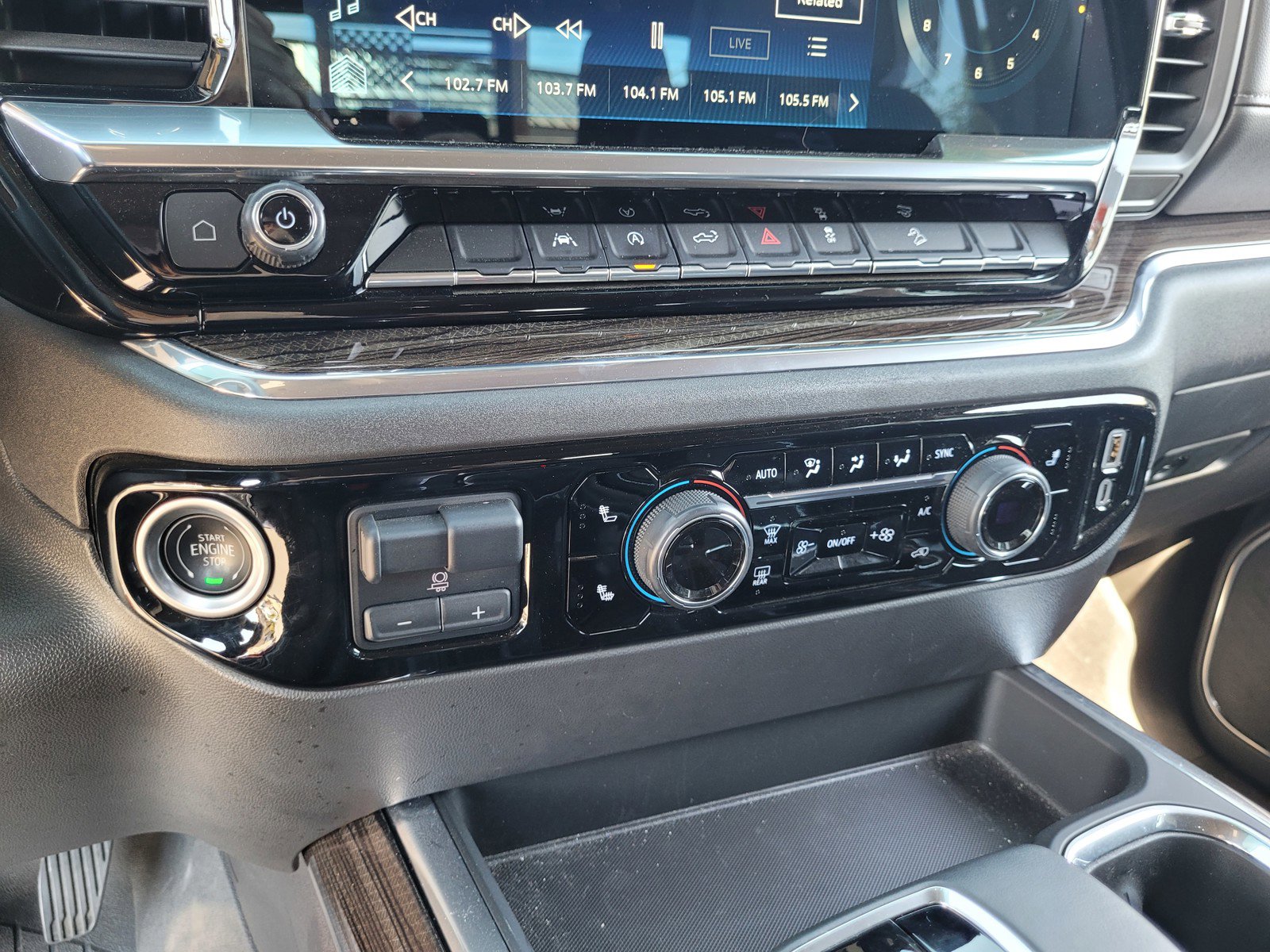 Used 2024 Chevrolet Silverado 1500 LT Trail Boss w/ Convenience Package II image 18