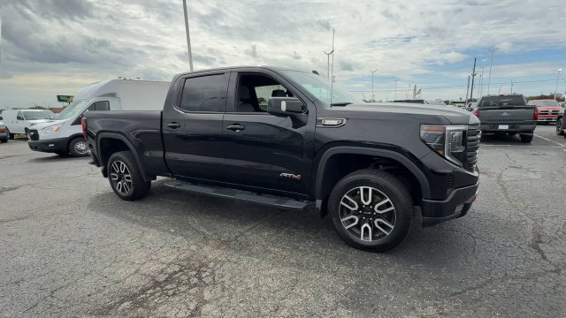 Used 2023 GMC Sierra 1500 AT4 w/ AT4 Preferred Package AWD/4WD image 2