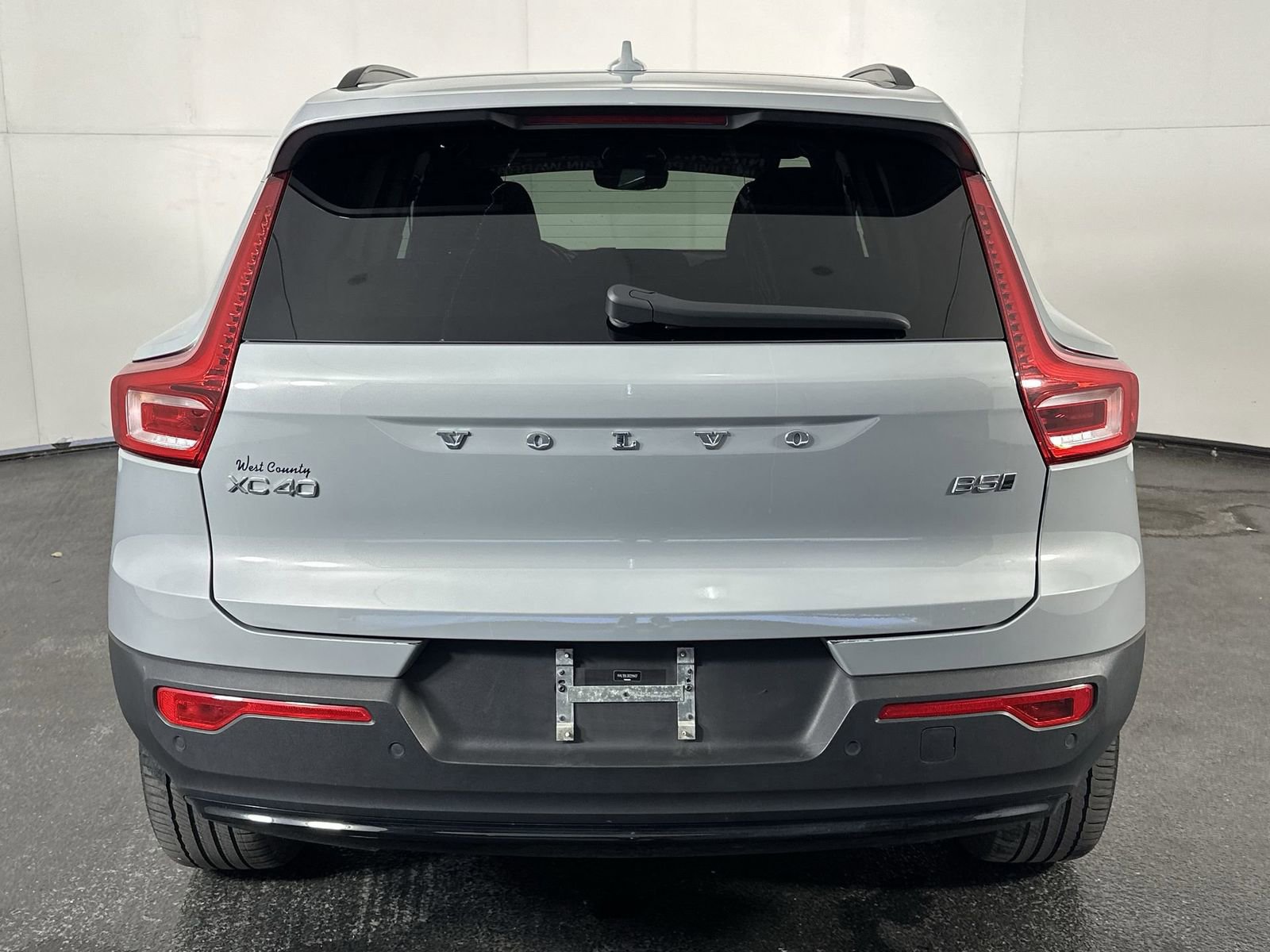 Used 2024 Volvo XC40 B5 Plus image 7