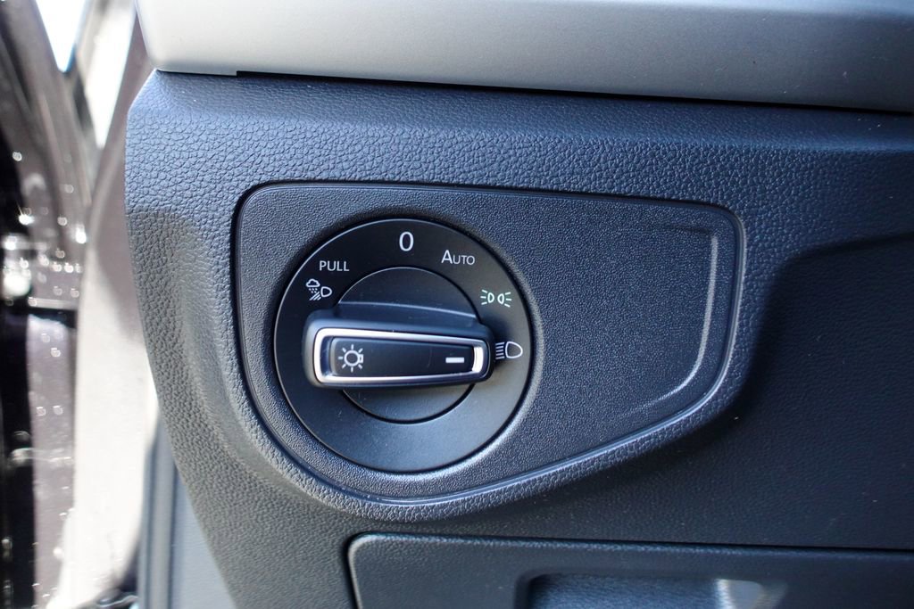 Used 2021 Volkswagen Atlas Cross Sport SE image 16