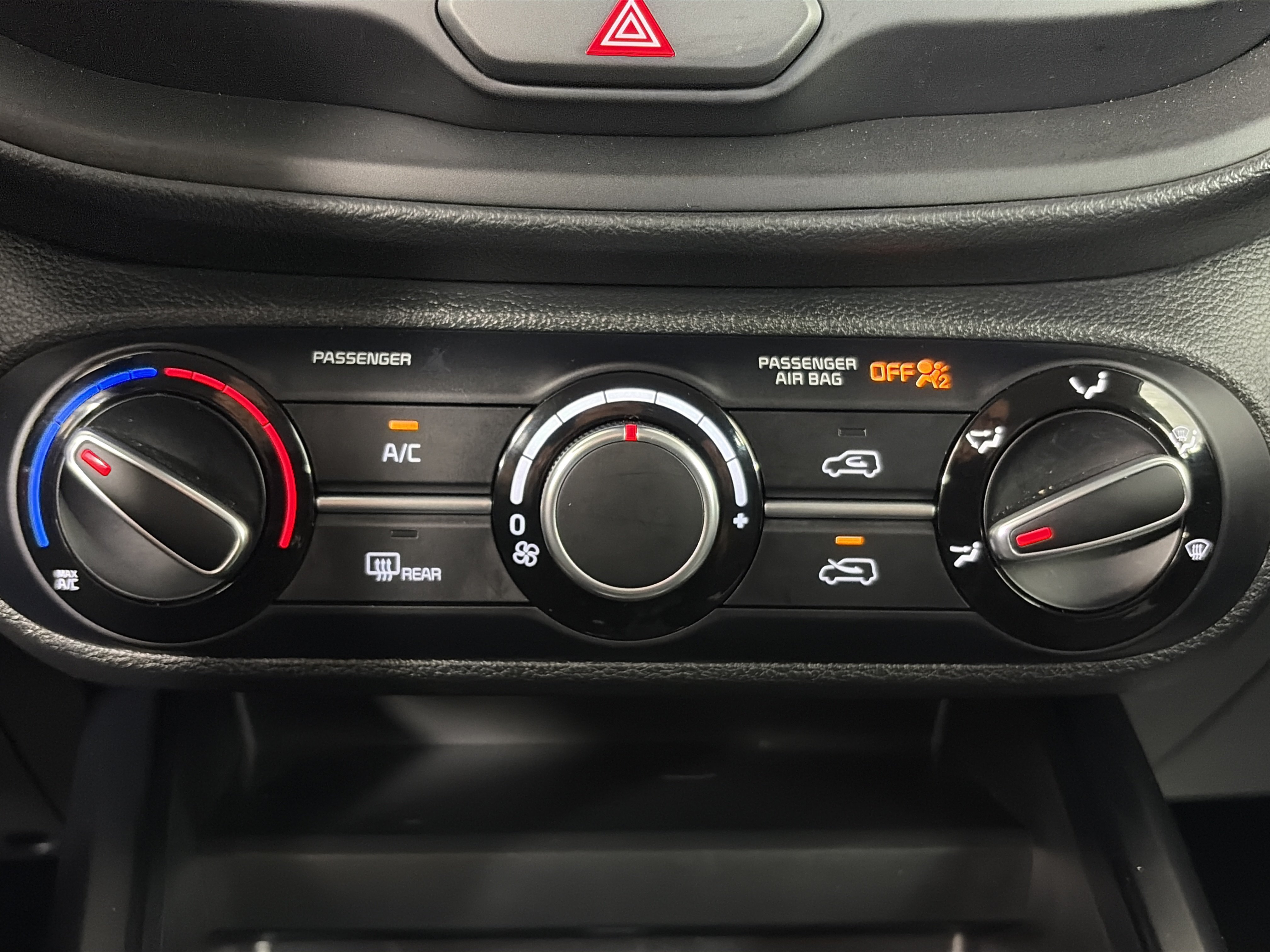 Used 2025 Kia Soul LX w/ LX Technology Package FWD image 19