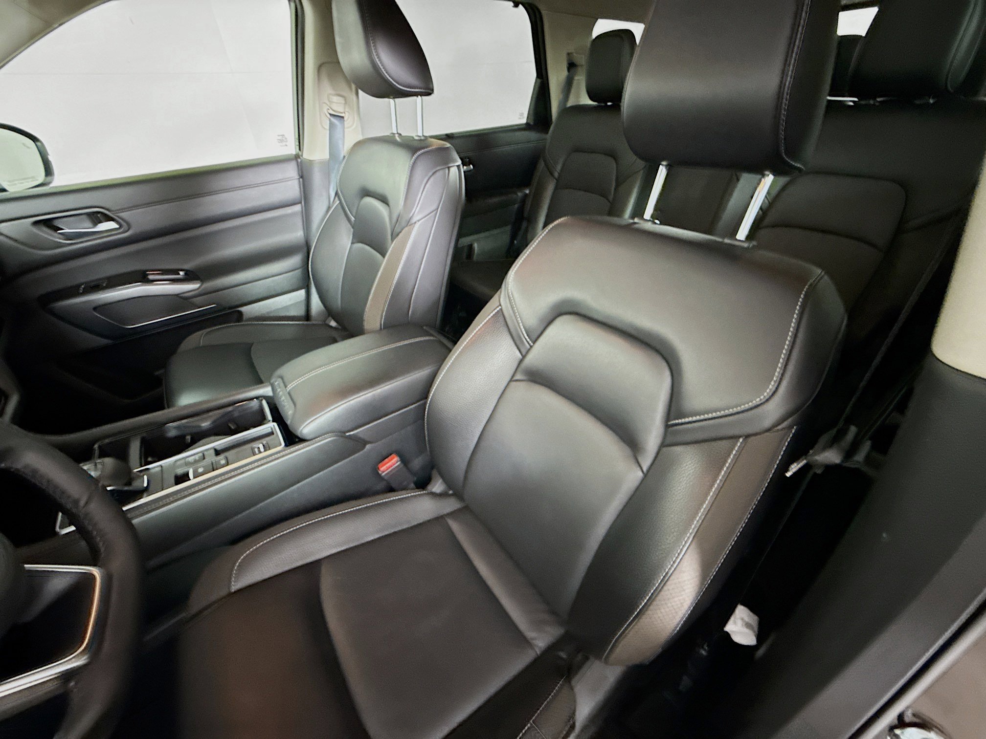 Used 2024 Nissan Pathfinder SL w/ Black Appearance Package image 26