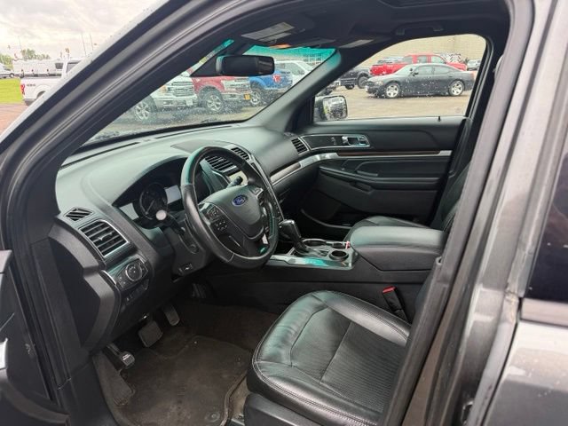Used 2016 Ford Explorer Limited w/ Equipment Group 301A FWD image 5