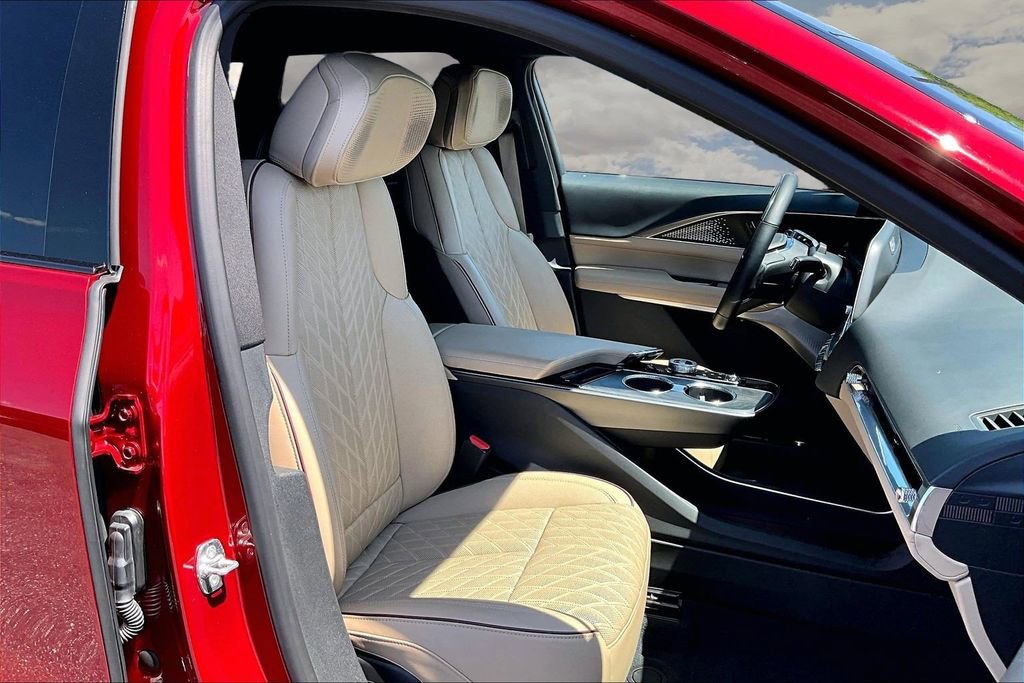 Certified 2024 Cadillac Lyriq Luxury w/ Nappa Leather Package image 29