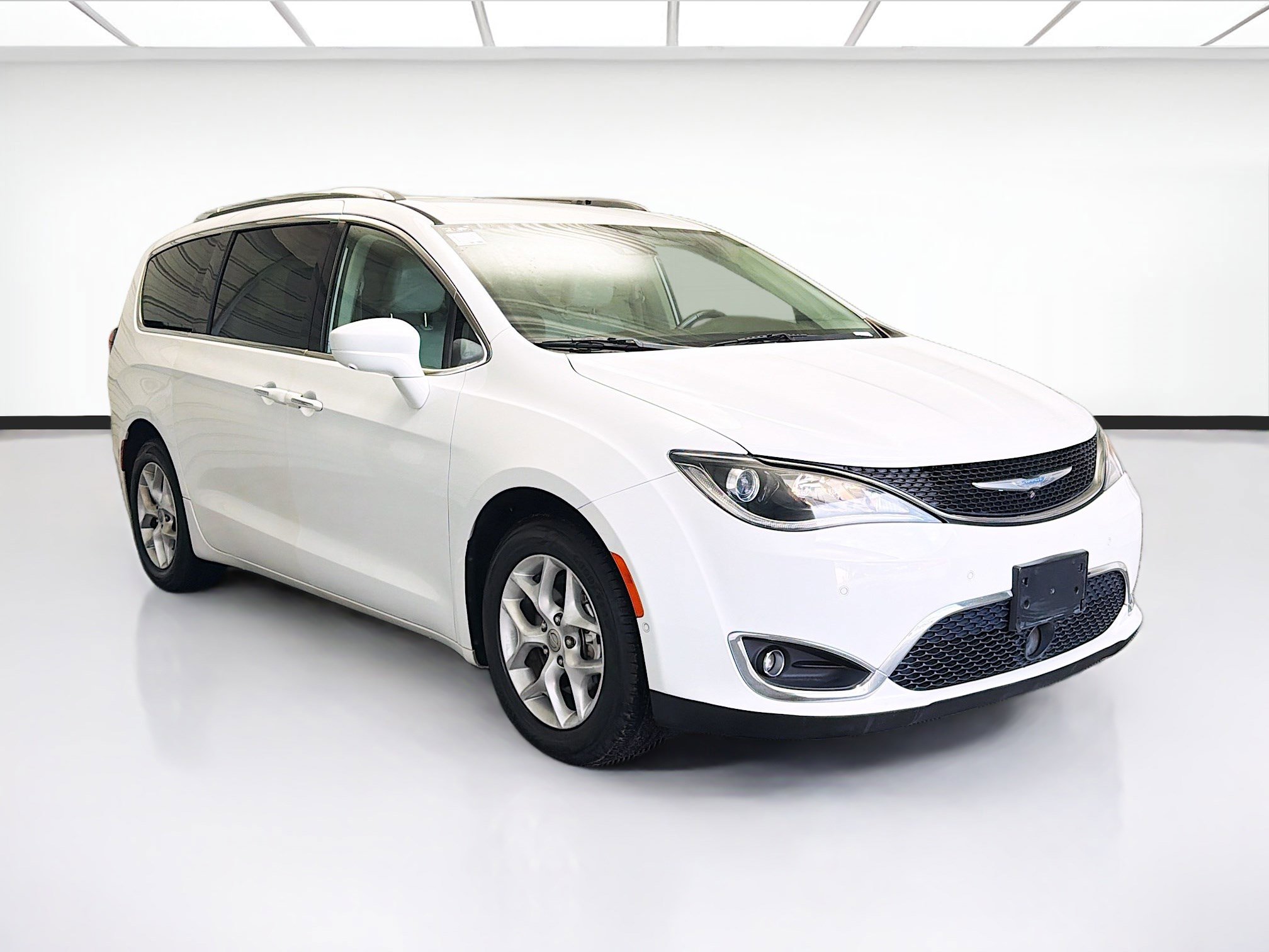 Used 2018 Chrysler Pacifica Touring-L Plus w/ Advanced Safetytec Group image 3