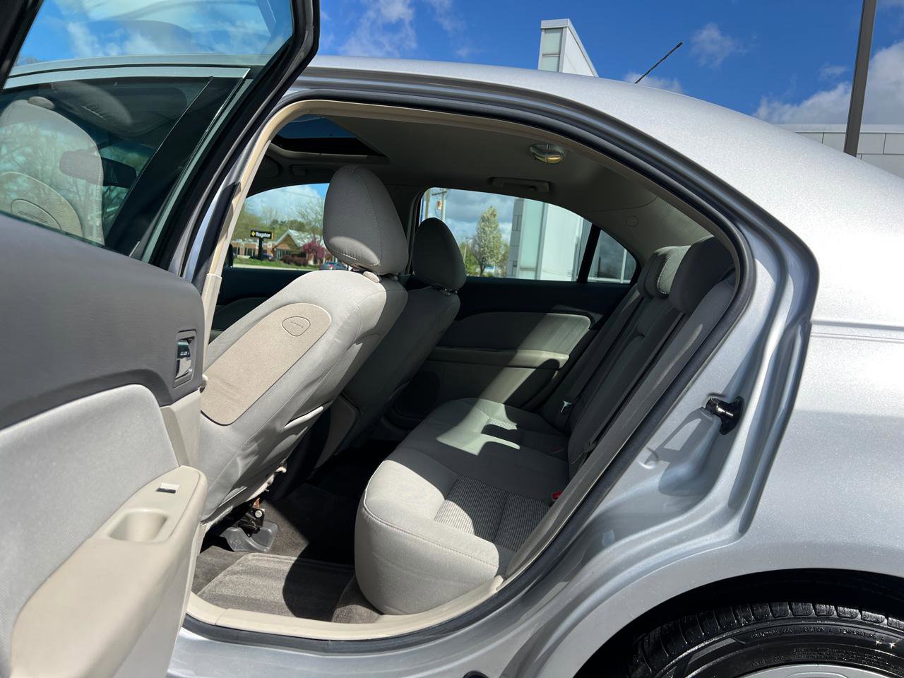 Used 2010 Ford Fusion SE FWD image 29