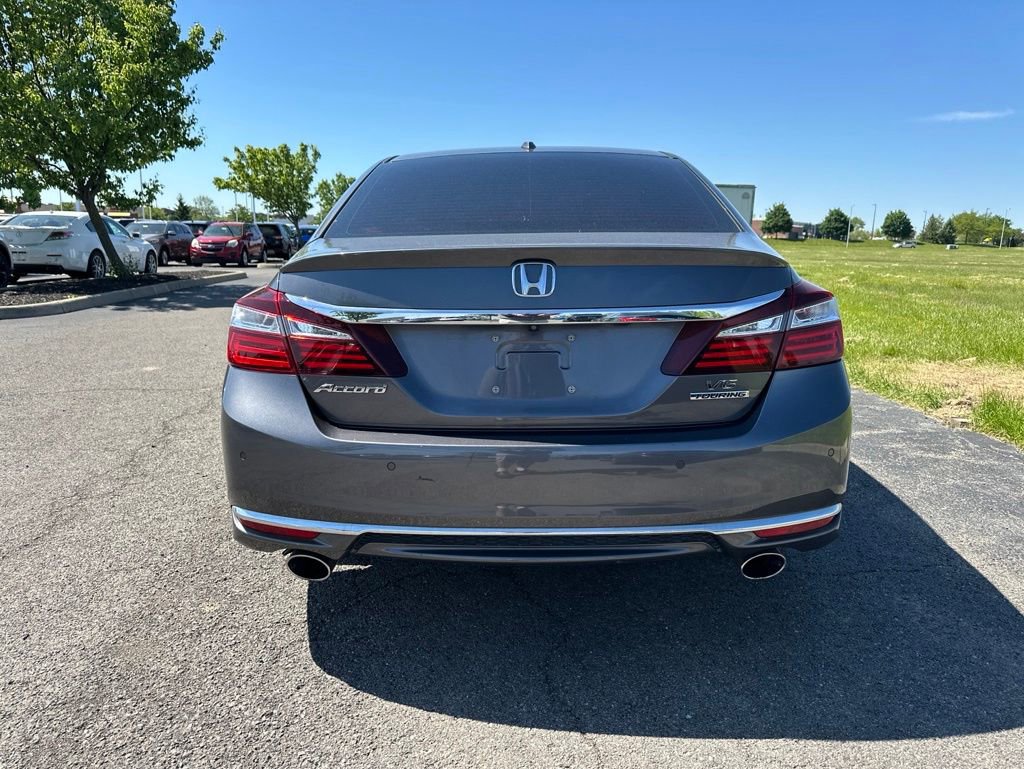 Used 2017 Honda Accord Touring image 9