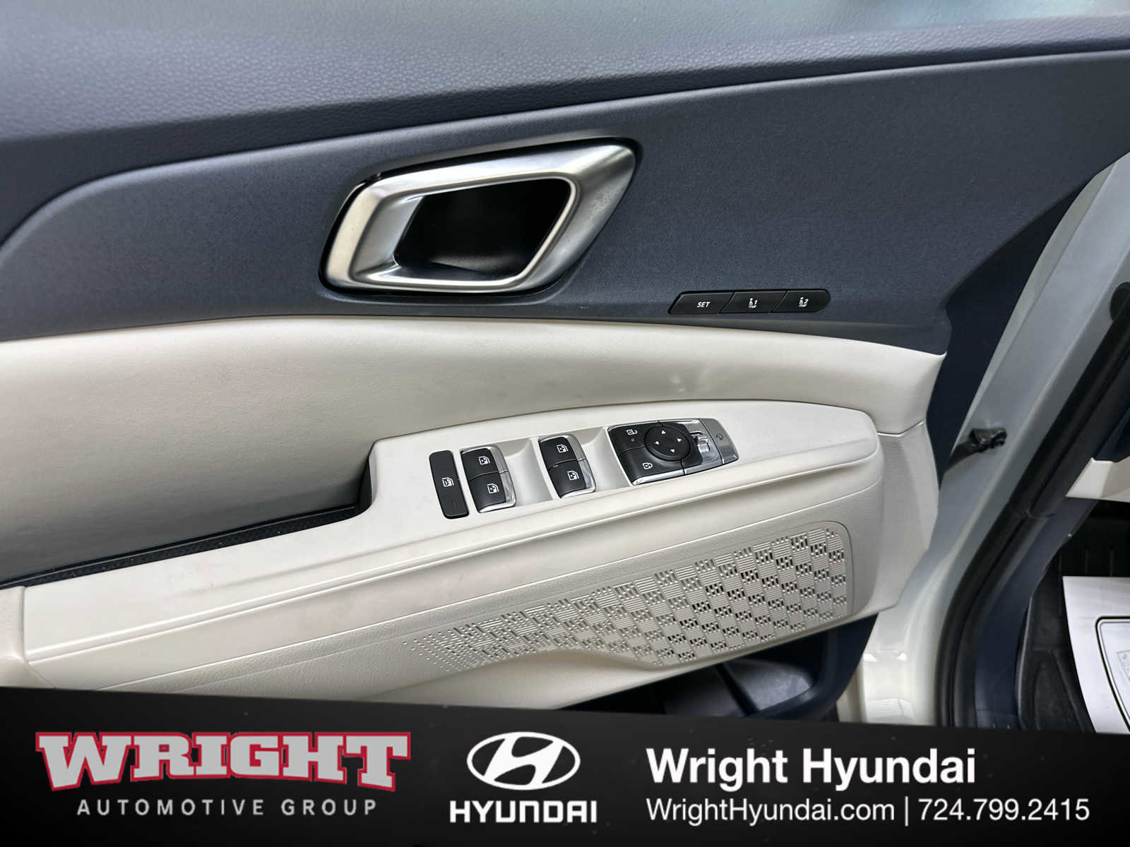 Used 2025 Kia Carnival EX FWD image 10