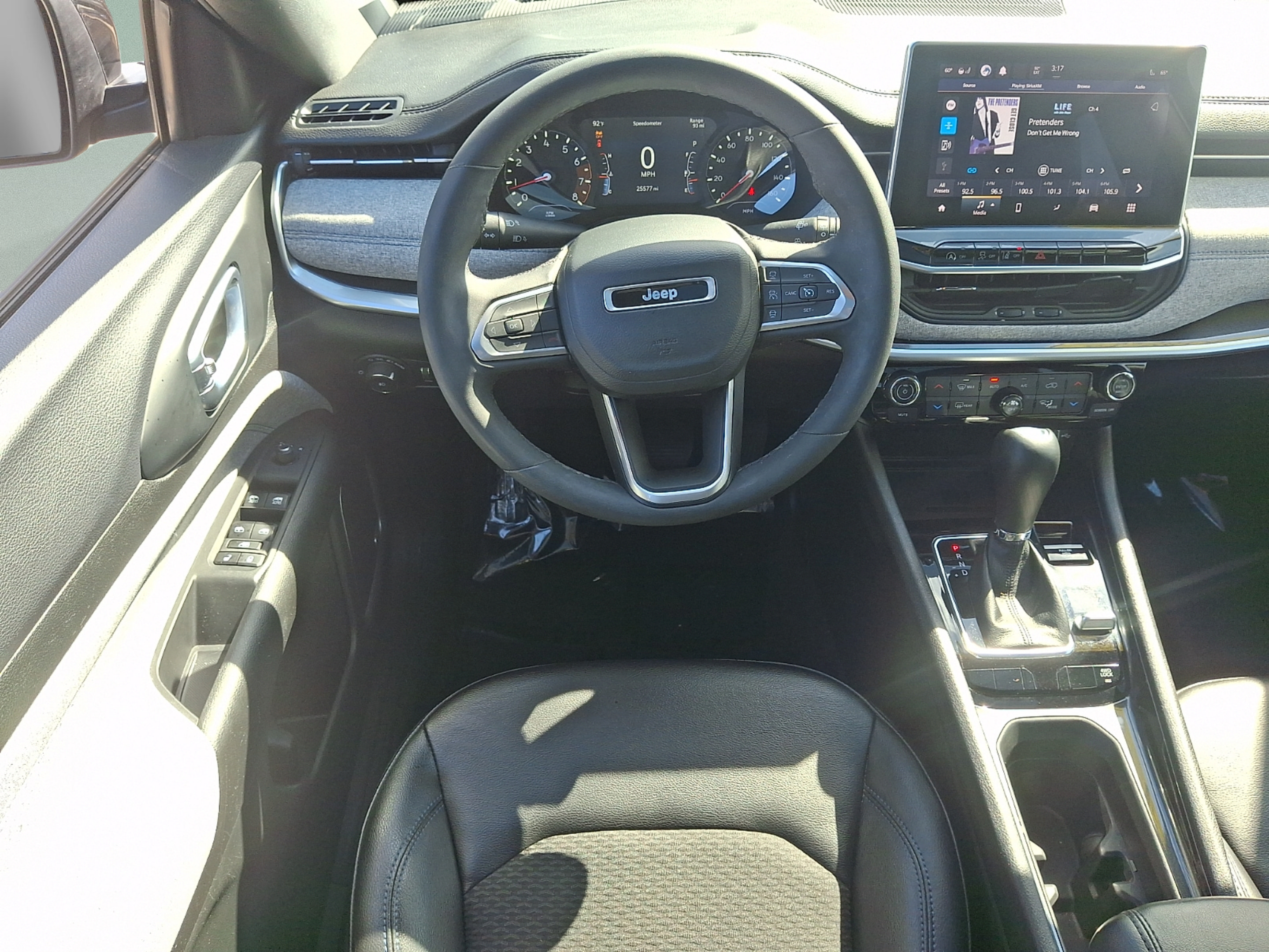 Certified 2023 Jeep Compass Latitude w/ Sun and Sound Group AWD/4WD image 9