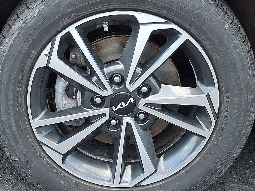 Certified 2024 Kia Forte LXS FWD image 9