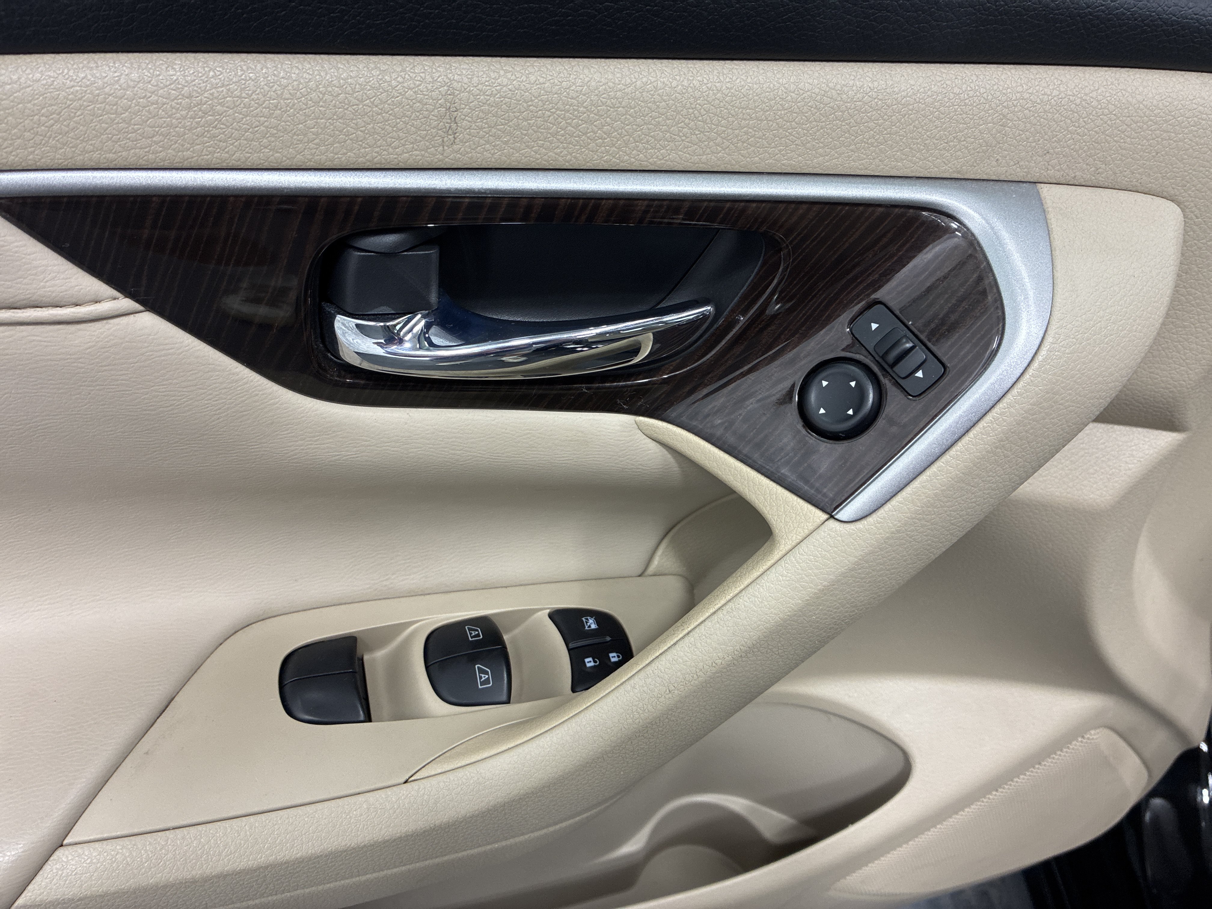 Used 2015 Nissan Altima 3.5 SL FWD image 16