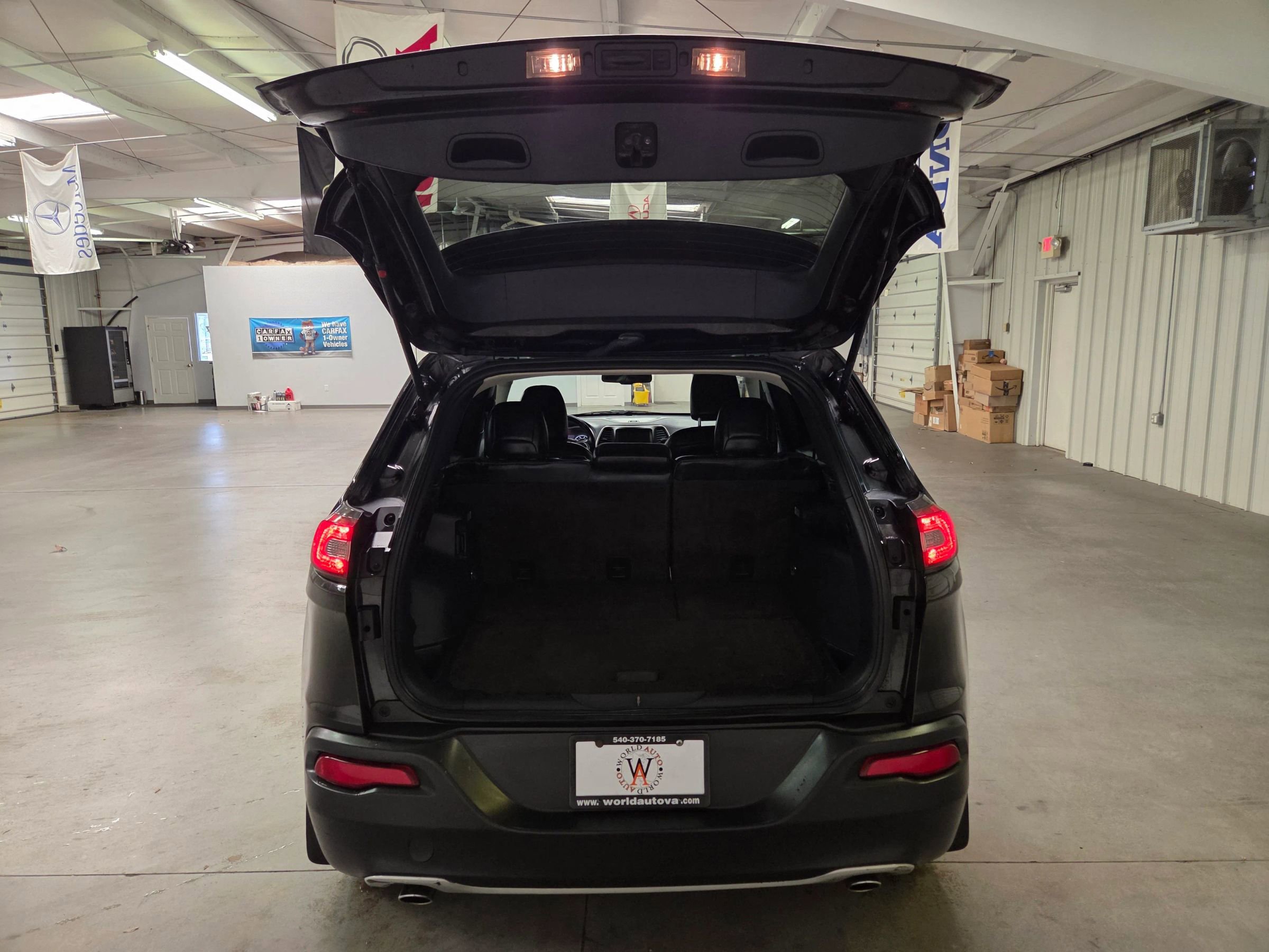 Used 2014 Jeep Cherokee Limited image 36