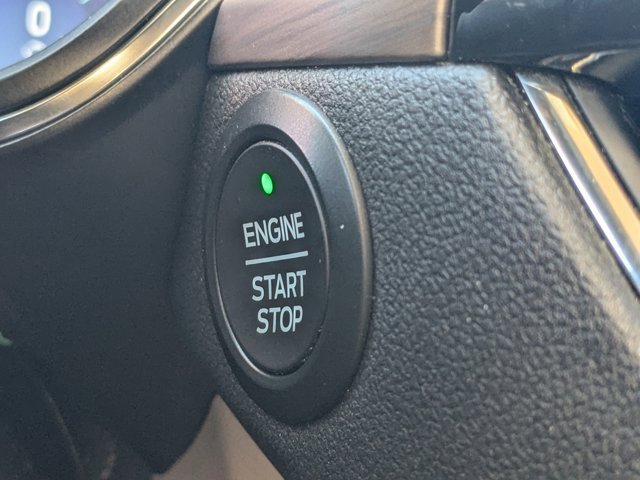 Used 2020 Ford Escape Titanium image 23