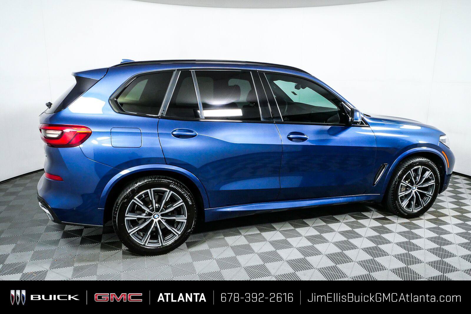 Used 2019 BMW X5 xDrive40i w/ M Sport Package AWD/4WD image 2