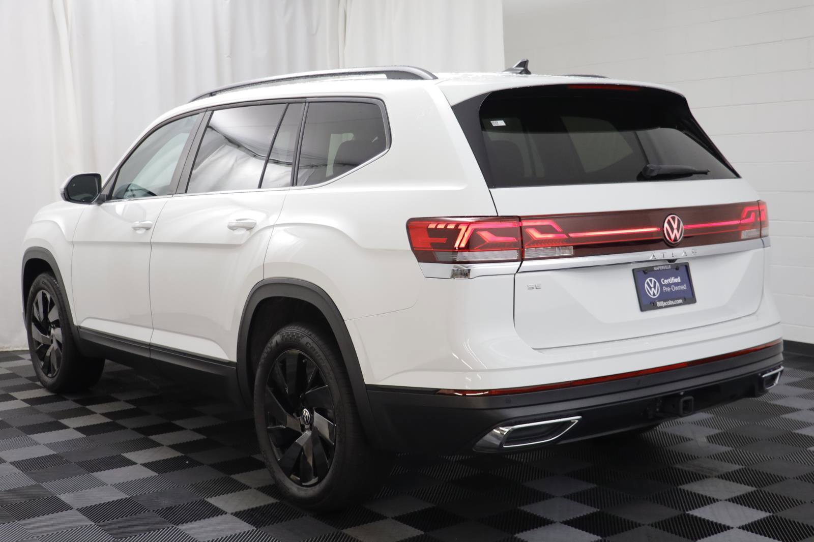 Certified 2024 Volkswagen Atlas SE w/ Black Wheel Package image 14