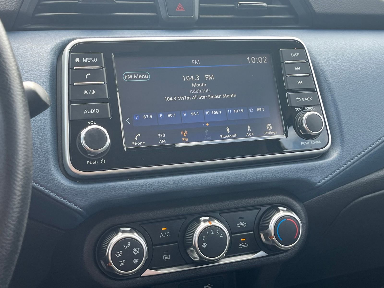 Used 2025 Nissan Versa SV FWD image 20