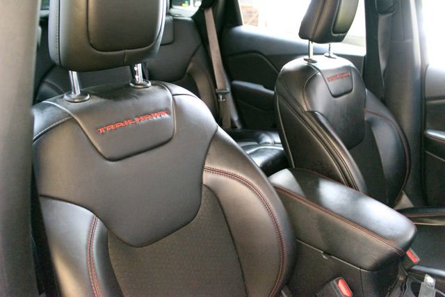Used 2019 Jeep Cherokee Trailhawk w/ Comfort & Convenience Group AWD/4WD image 11