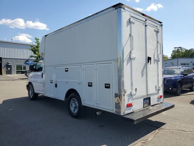 Used 2017 Chevrolet Express 3500 image 4