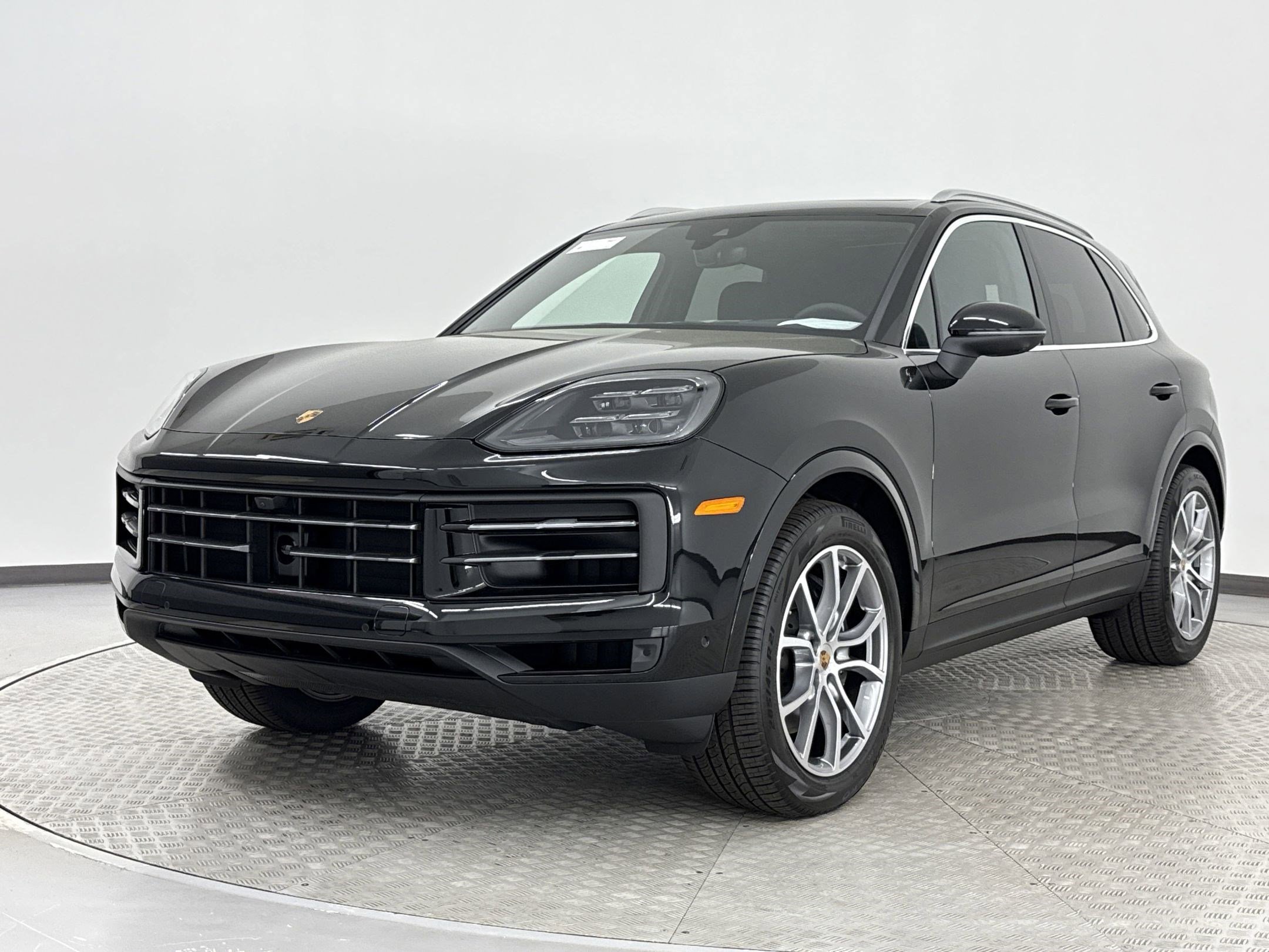 Used 2025 Porsche Cayenne image 1