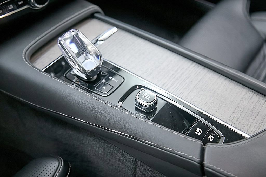 Certified 2023 Volvo S90 B6 Ultimate w/ Lounge Package image 16