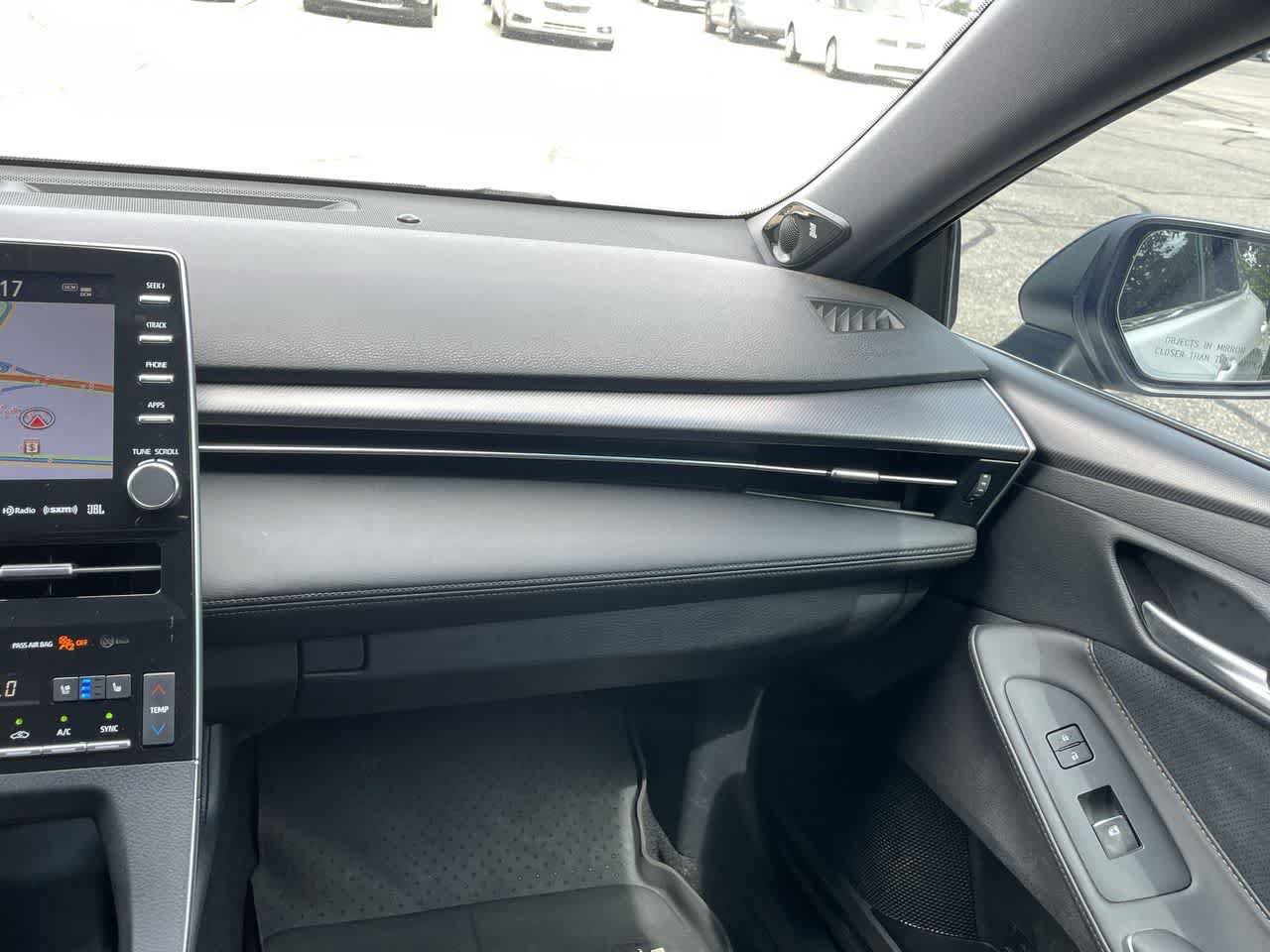 Used 2019 Toyota Avalon Touring FWD image 16