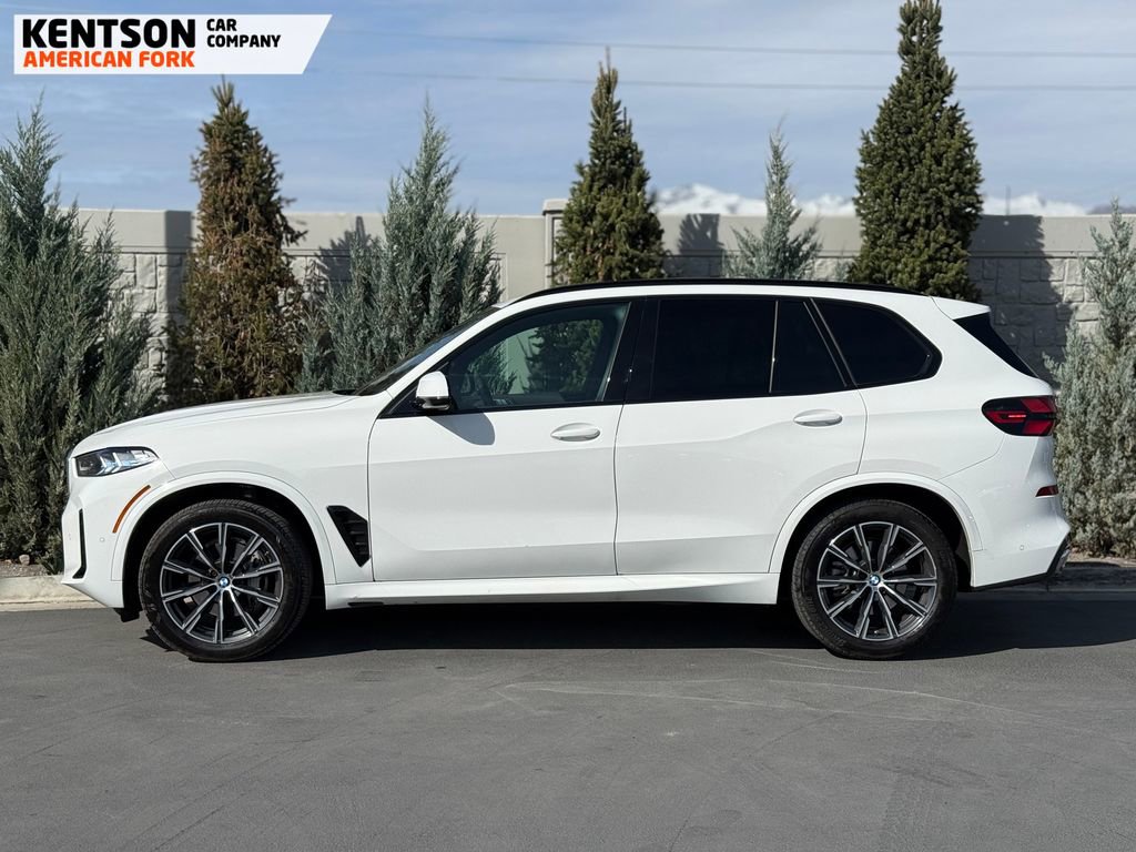 Used 2025 BMW X5 xDrive40i w/ M Sport Package image 4