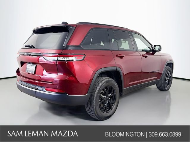 Used 2024 Jeep Grand Cherokee Altitude image 7