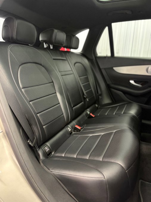Used 2019 Mercedes-Benz GLC 300 4MATIC w/ Premium Package image 18
