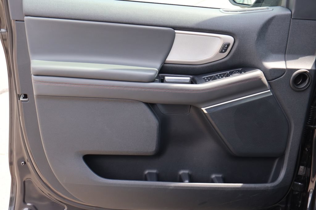 Used 2025 Ford Expedition Max Active AWD/4WD image 14