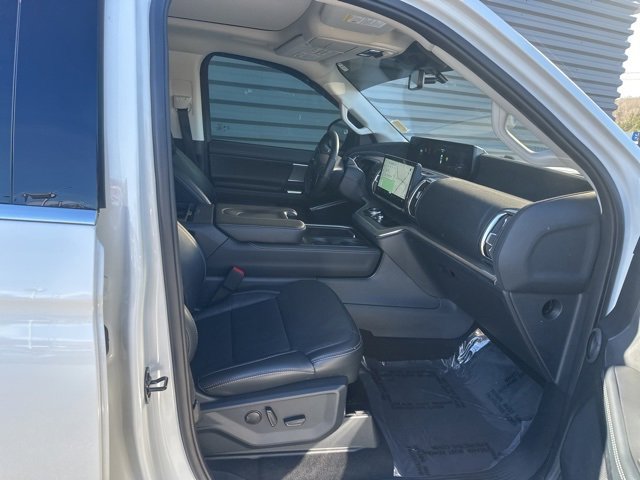 Used 2025 Ford Expedition Max Platinum w/ Driver's Package image 35