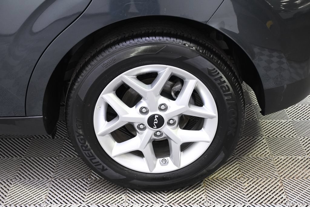 Used 2025 Kia Soul LX w/ LX Technology Package FWD image 20