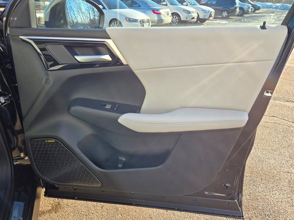 New 2026 Mitsubishi Outlander SE image 6