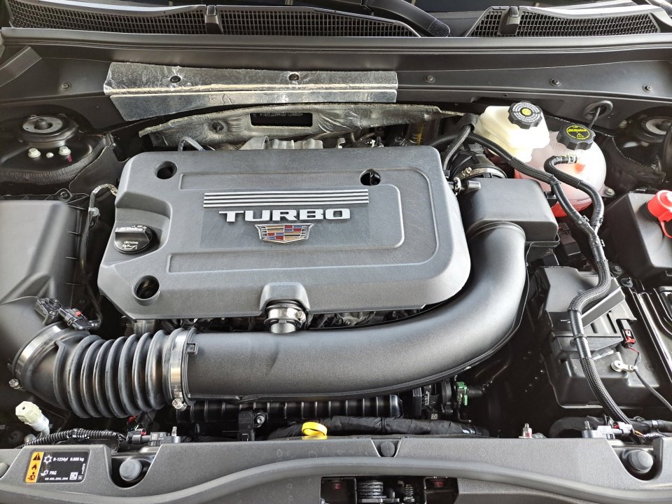 Certified 2025 Cadillac XT4 Premium Luxury image 24