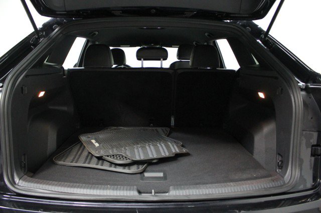 Used 2022 Volkswagen Atlas Cross Sport SE image 31