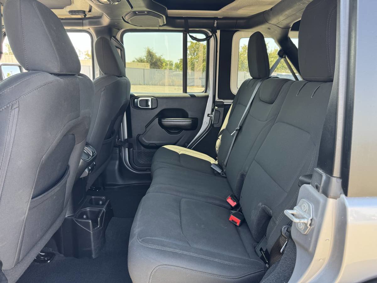 Used 2018 Jeep Wrangler Unlimited Sport S image 33