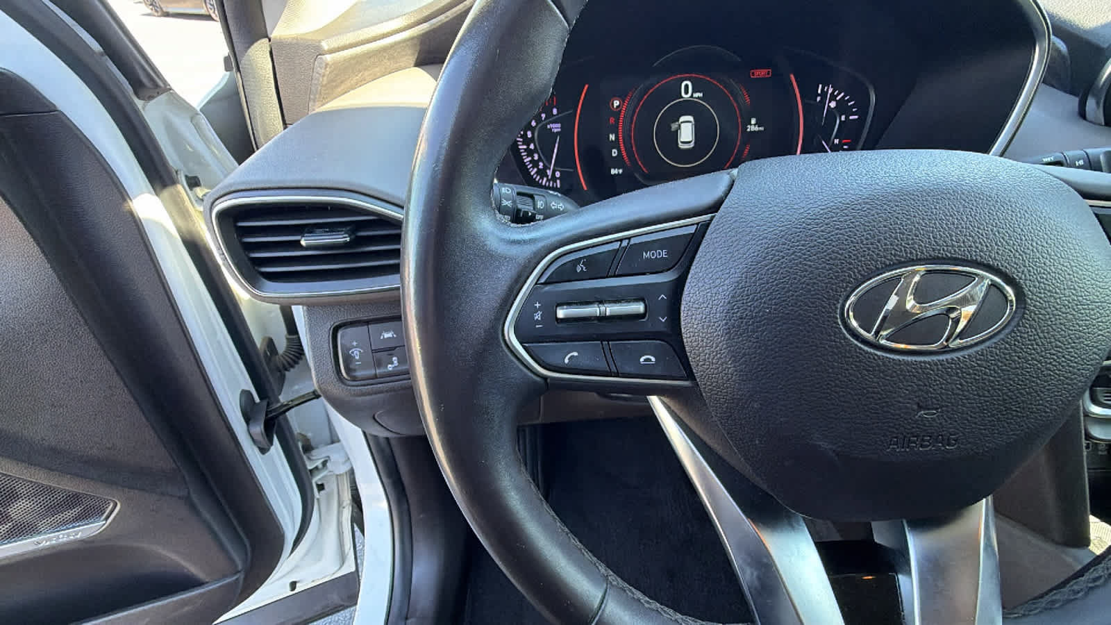 Used 2020 Hyundai Santa Fe SEL w/ Convenience Package FWD image 19