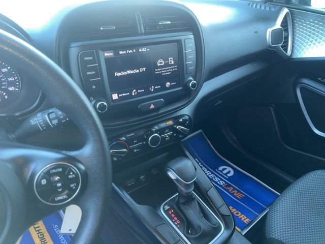 Used 2022 Kia Soul LX image 12