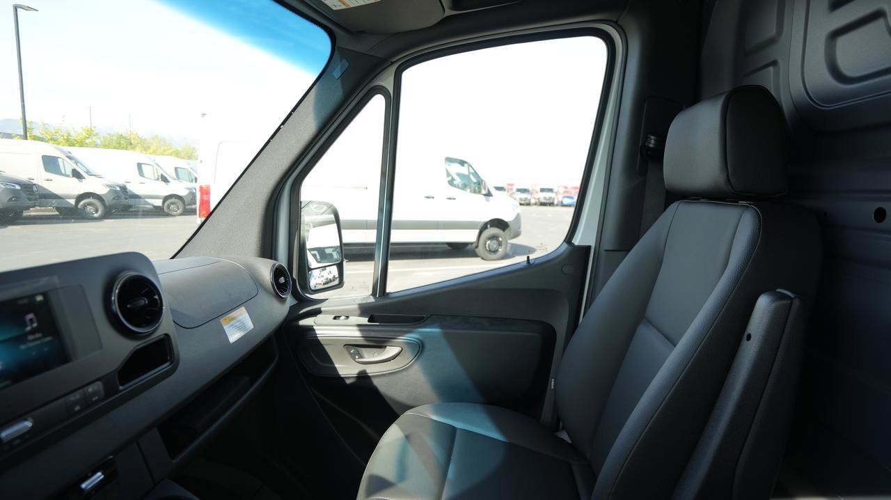Used 2024 Mercedes-Benz Sprinter 144 Cargo image 10