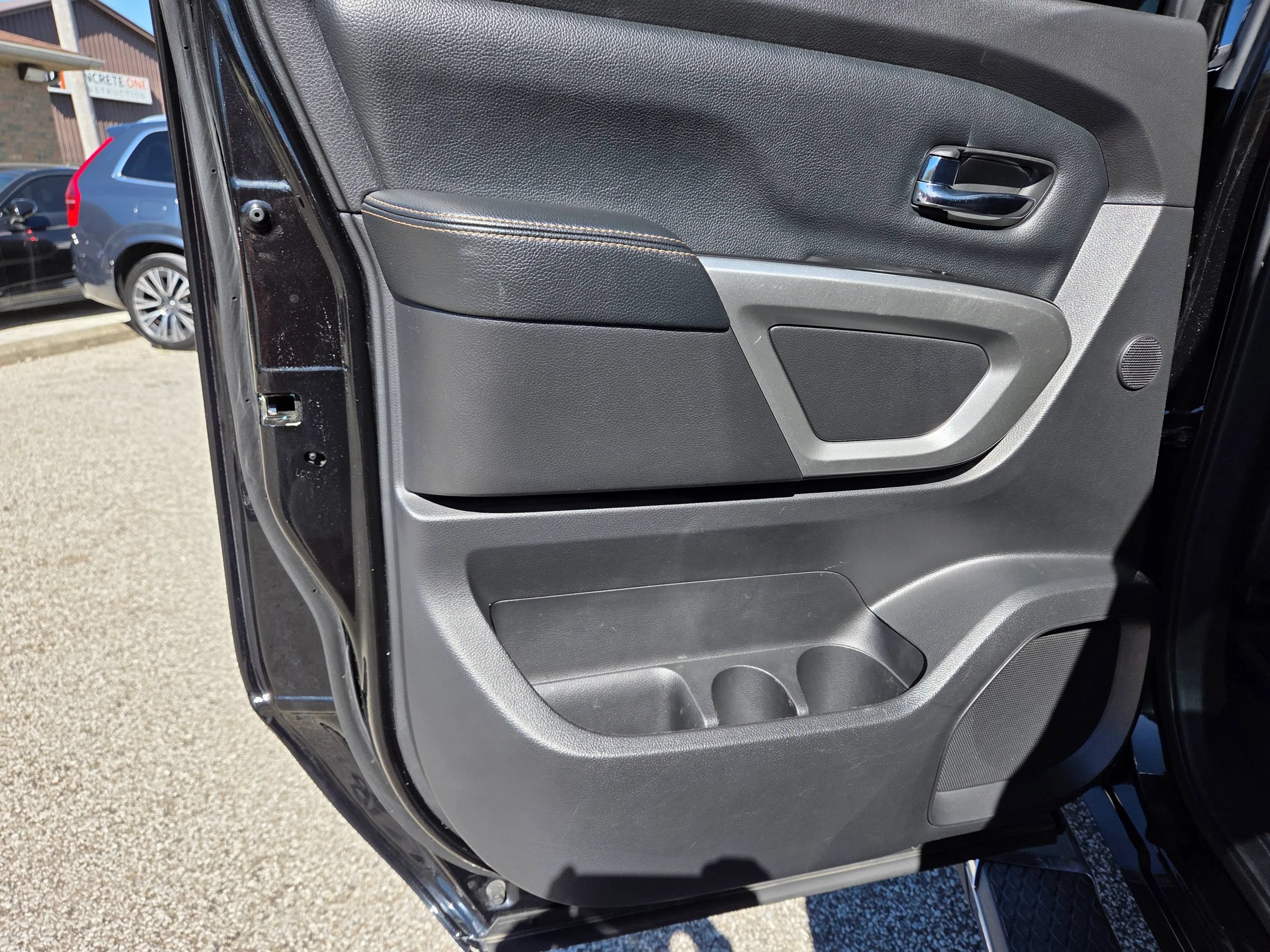 Used 2018 Nissan Titan SL w/ Texas Titan Edition AWD/4WD image 19