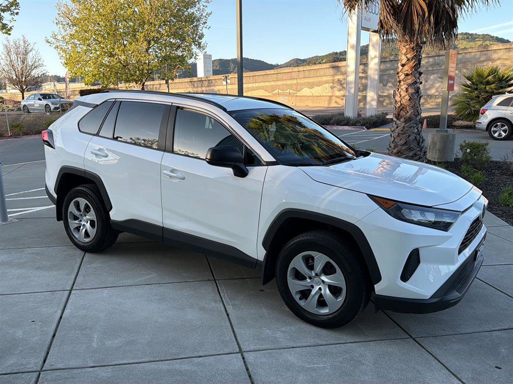Used 2019 Toyota RAV4 LE image 5