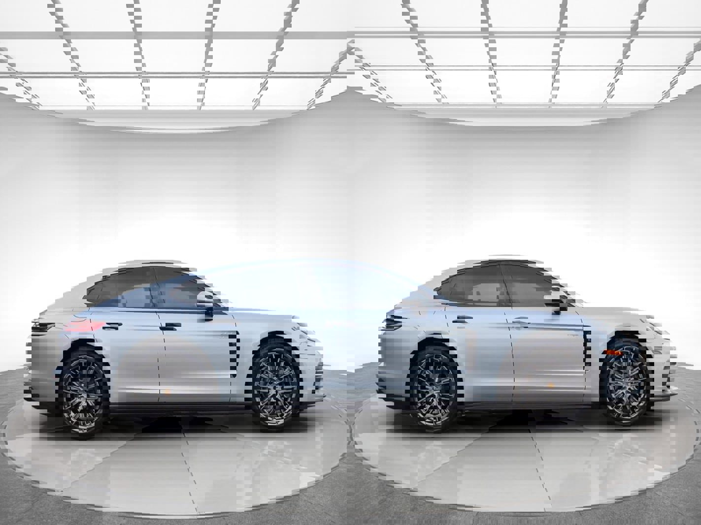 Used 2018 Porsche Panamera 4 w/ Premium Package Plus image 4