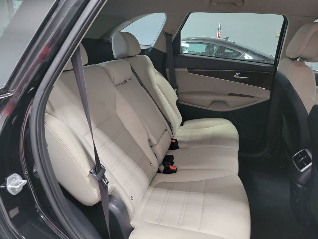 Used 2016 Kia Sorento LX image 17