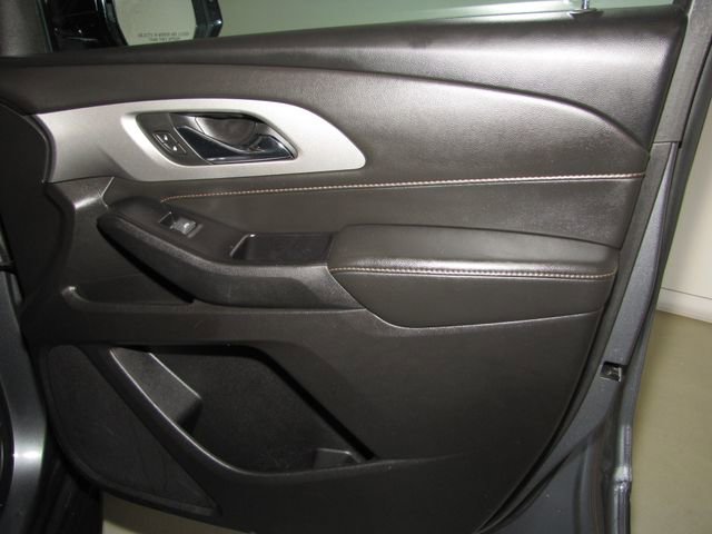 Used 2020 Chevrolet Traverse LS w/ LPO, Black Accent Package FWD image 21