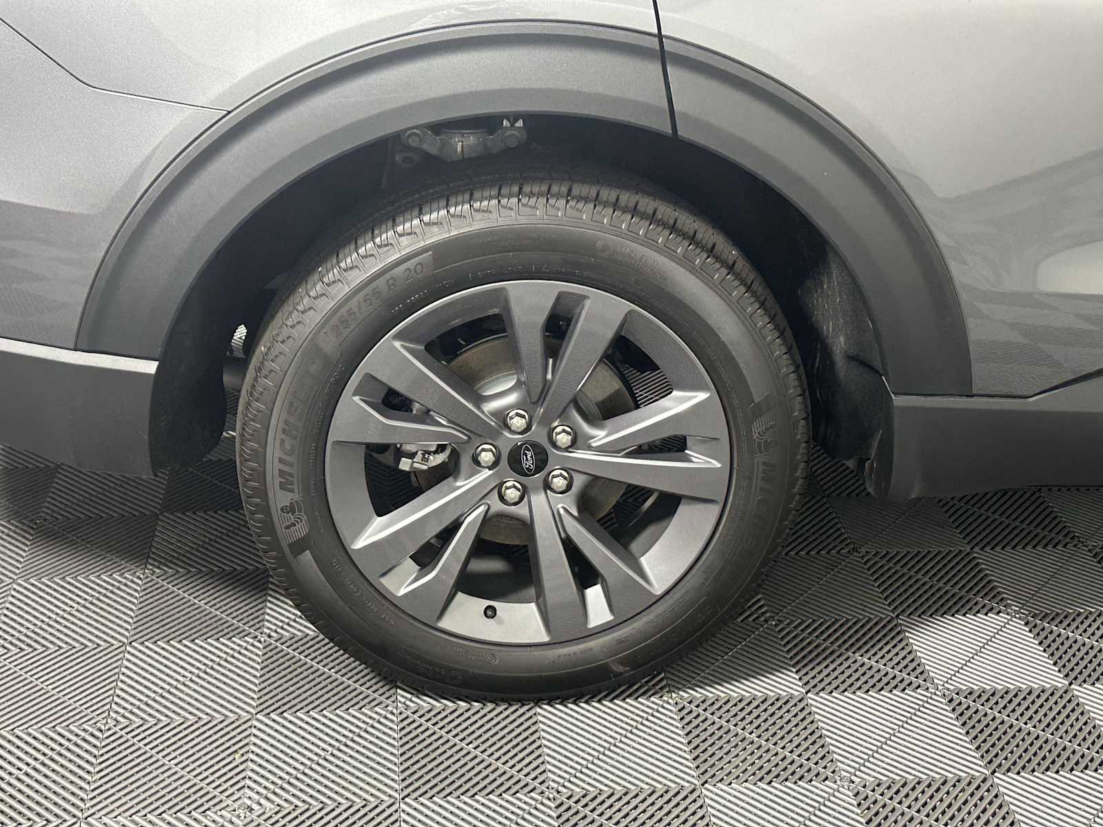 Used 2025 Ford Explorer Active w/ Active Comfort Package AWD/4WD image 17