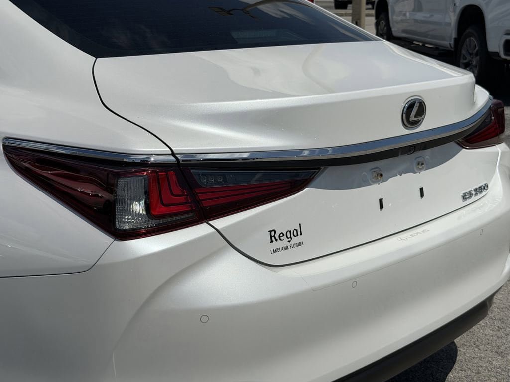 Used 2024 Lexus ES 350 w/ Technology Package FWD image 11