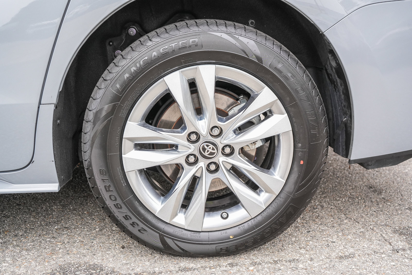 Used 2023 Toyota Sienna XLE Woodland Edition image 10