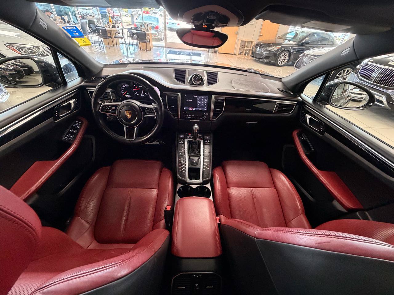 Used 2018 Porsche Macan AWD/4WD image 11