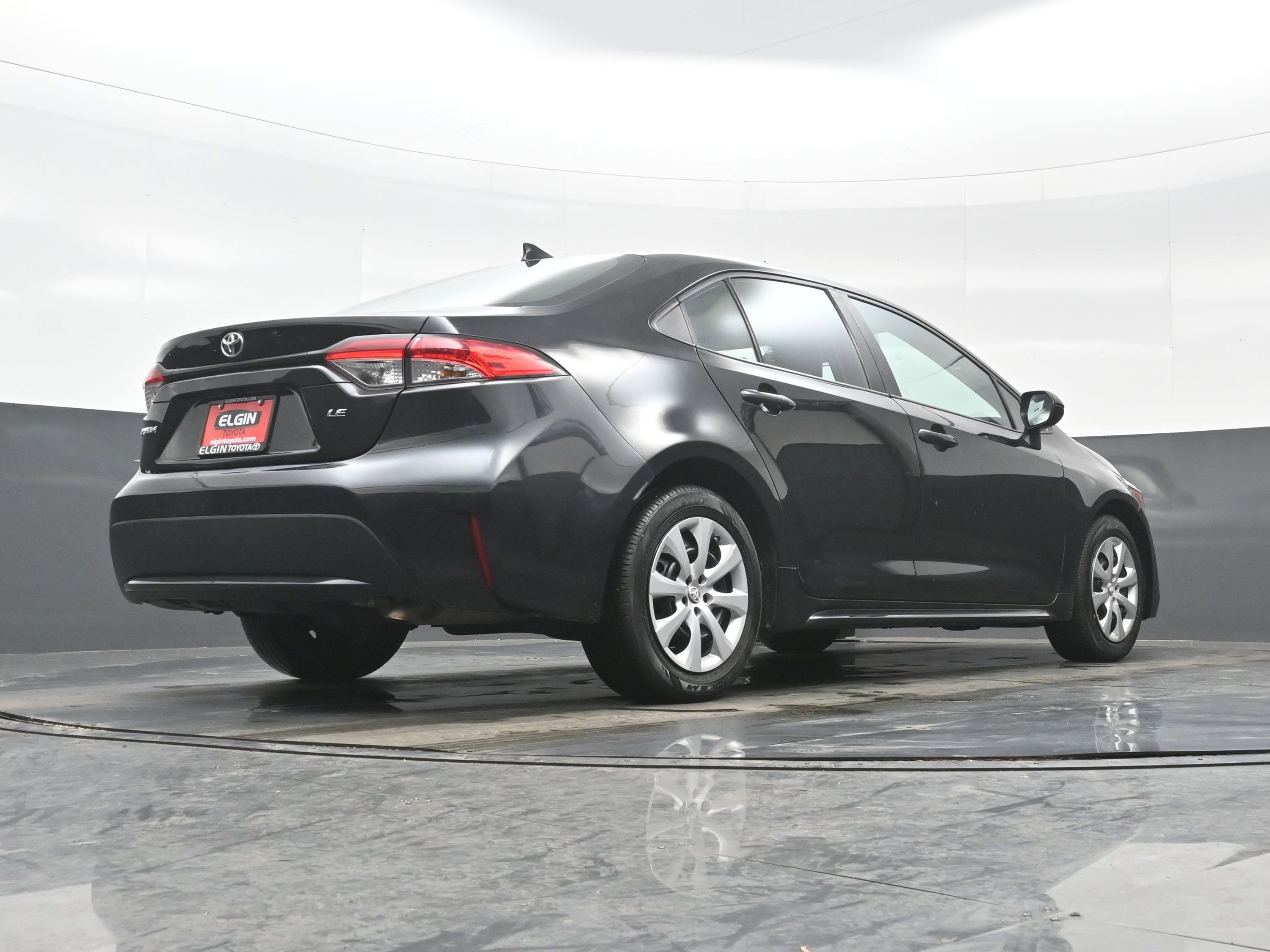 Used 2022 Toyota Corolla LE image 29